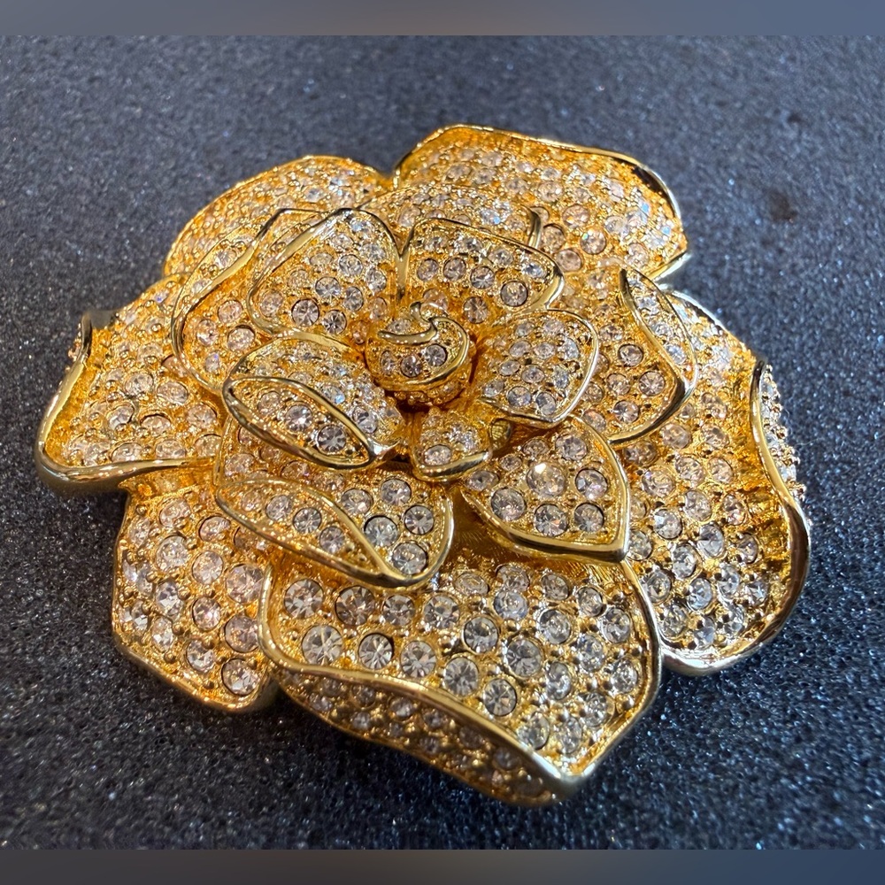 Vintage NOLAN MILLER Stanwyck Gardenia Flower‎ Austrian Crystal Pave'Pin Brooch